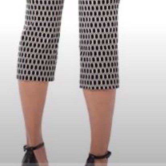 Rekucci Women's Ease into Comfort Capri with Button Detail  Size 4 NWT. - Picture 4 of 9